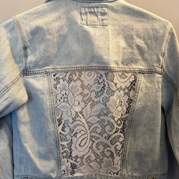Forever 21 Jackets & Blazers - Forever 21 women's jean jacket in size small with added lace